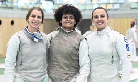 Trio da equipe brasileira de florete na Copa do Mundo de Takamatsu
