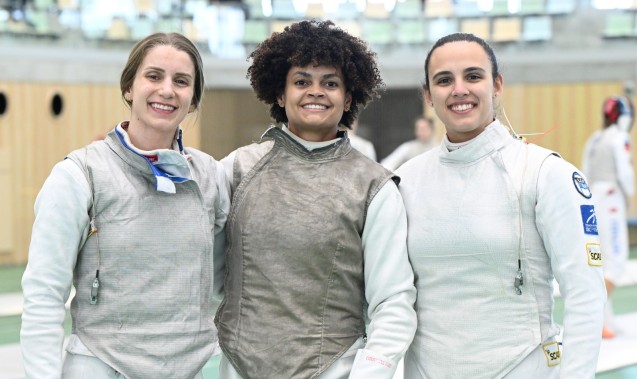 Trio da equipe brasileira de florete na Copa do Mundo de Takamatsu