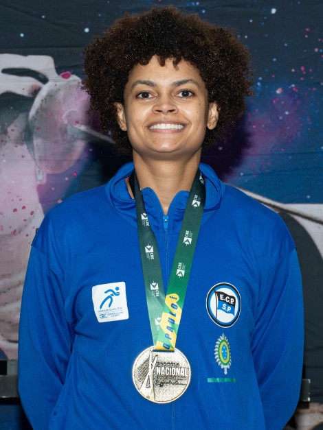 Bia Bulcão com medalha do Torneio Nacional Cidade de São Paulo